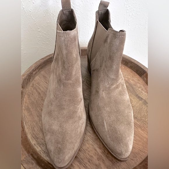 DV Booties- 7.5 - Picture 4 of 5